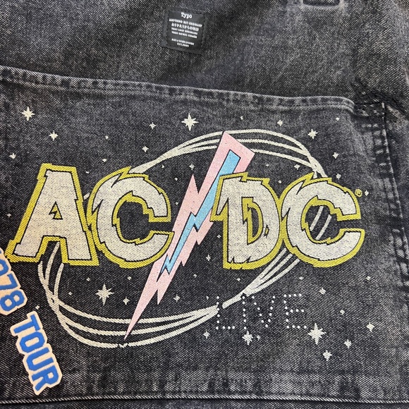 NWOT AC/DC black denim tote bag w cool details & zippered top, pockets in & out😊 - Picture 3 of 10
